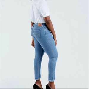 Levi’s 721 High Rise Skinny Cropped Jeans Fringe Hems 31